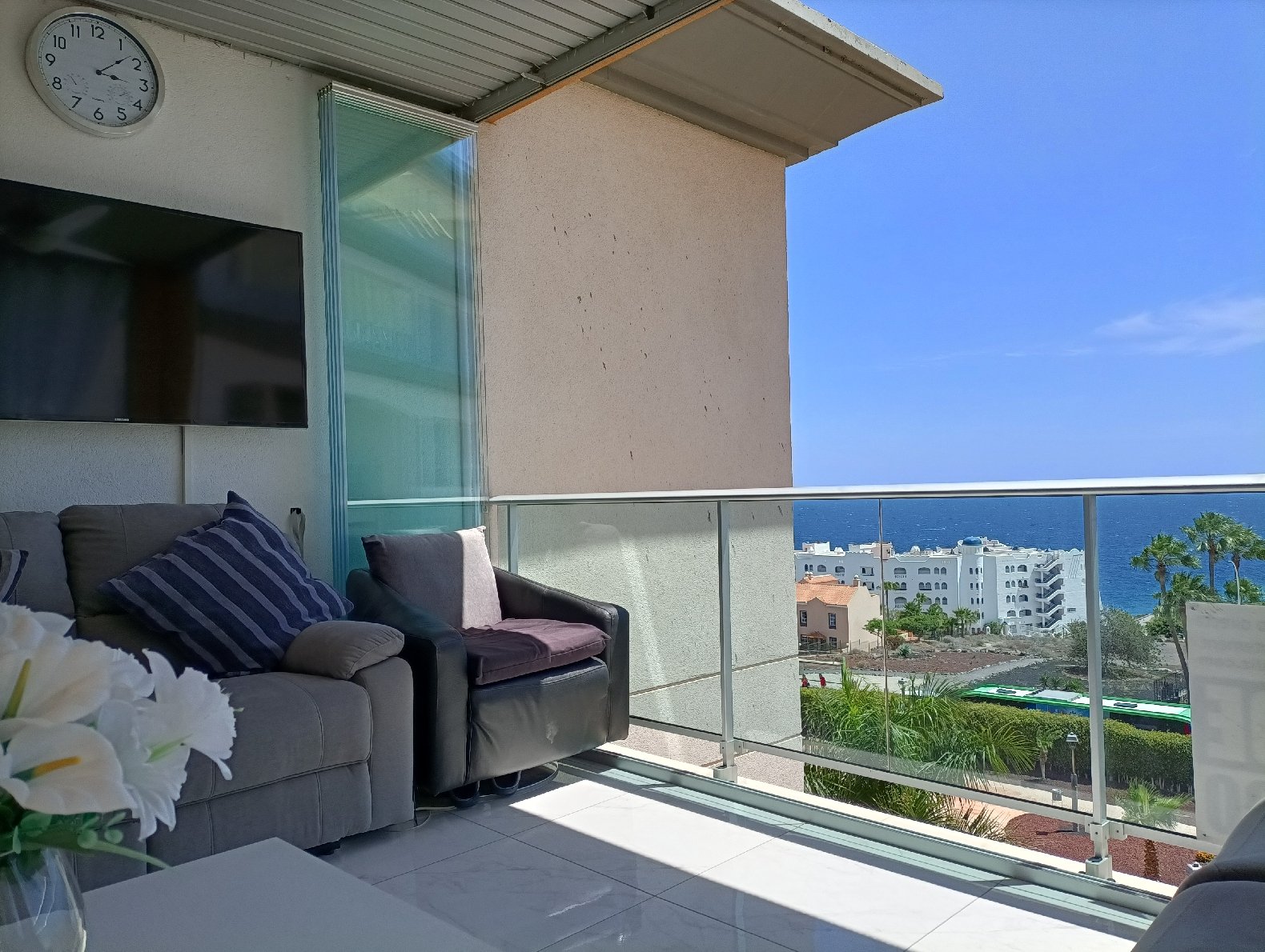 Stylish Two Bedroom Apartment with Lovely Sea View